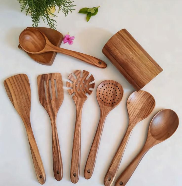 Wood kitchen utensils 