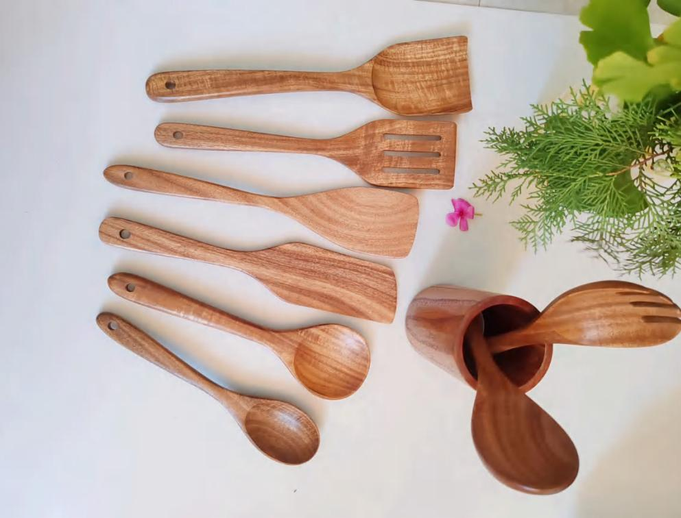 Wood kitchen utensils 