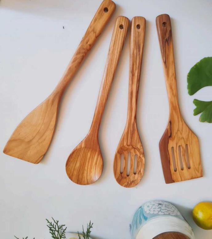 Wood kitchen utensils 