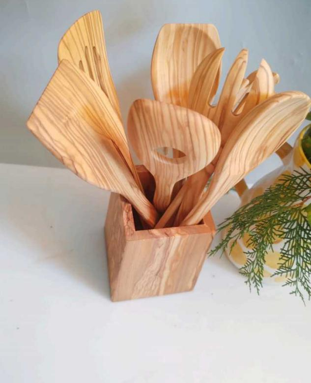 Wood kitchen utensils 