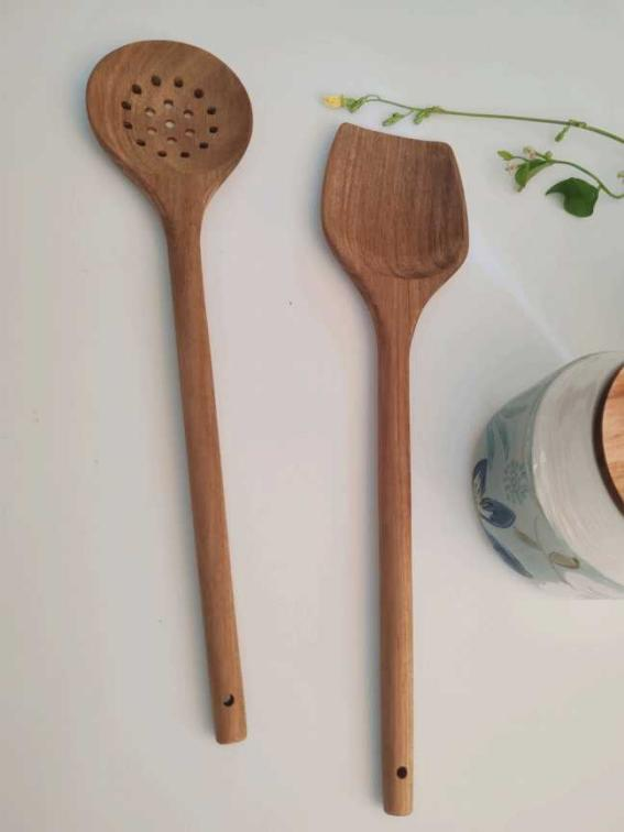 Wood kitchen utensils 