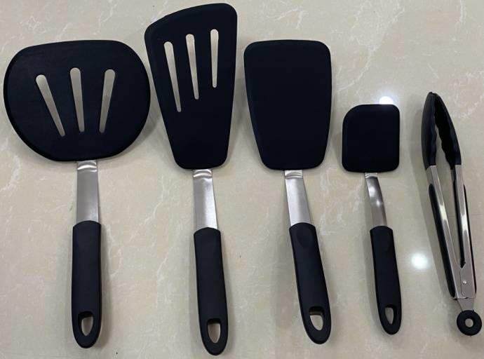 Silicone kitchen utensils